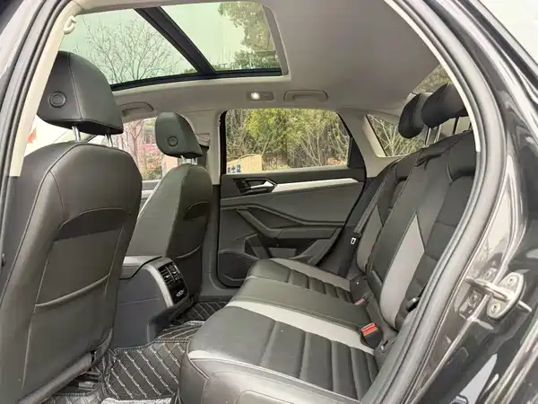 Volkswagen Sagitar 2022