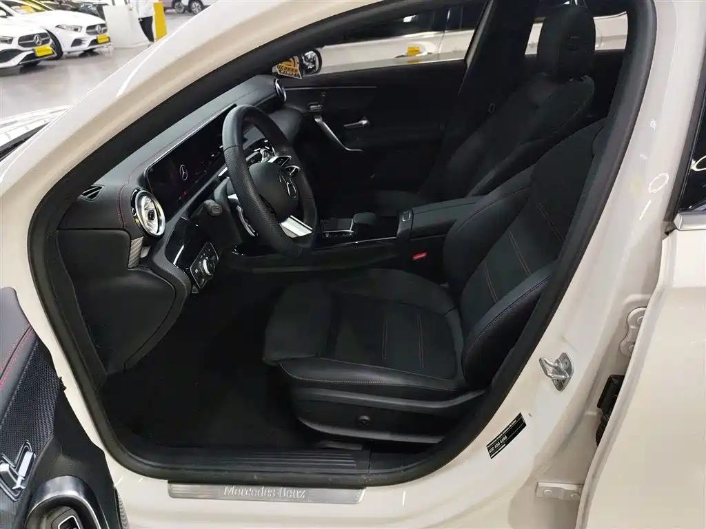 Mercedes-Benz A-Class 2024 — фото 11