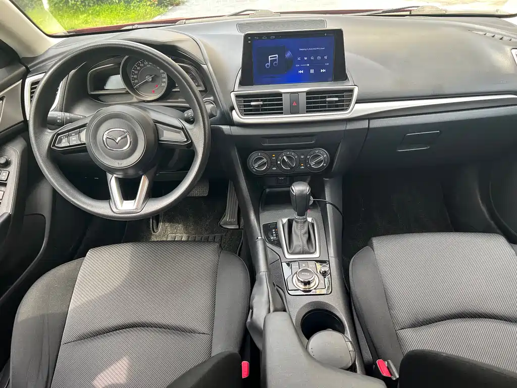 Mazda 3 Axela 2019 — фото 6