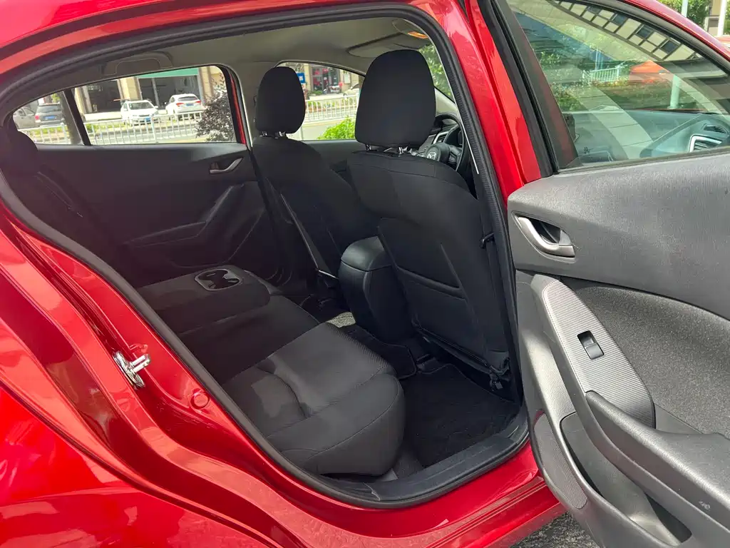 Mazda 3 Axela 2019 — фото 13
