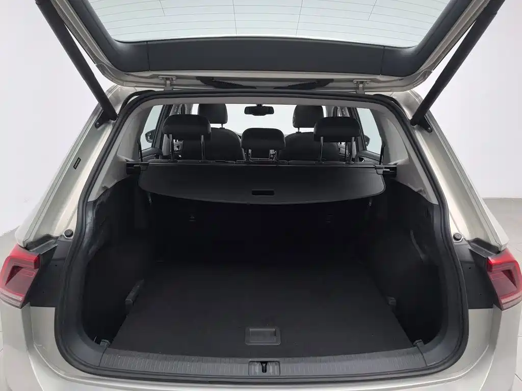 Volkswagen Tiguan L 2017 — фото 16