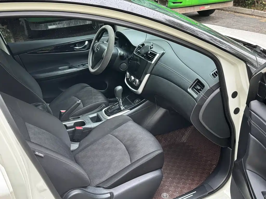 Nissan Tiida 2019 — фото 10