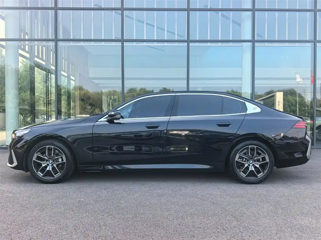 BMW 5 Series 2025