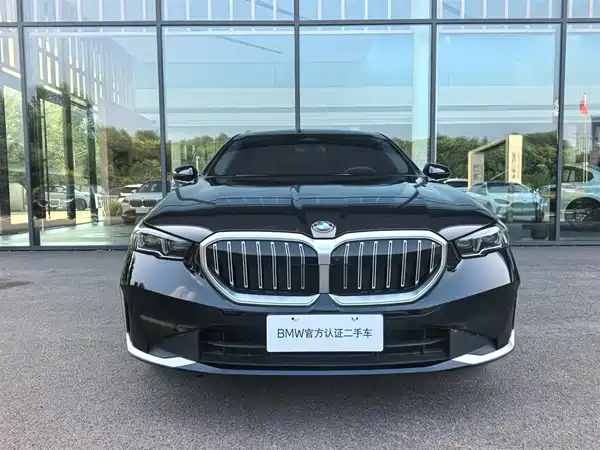 BMW 5 Series 2025