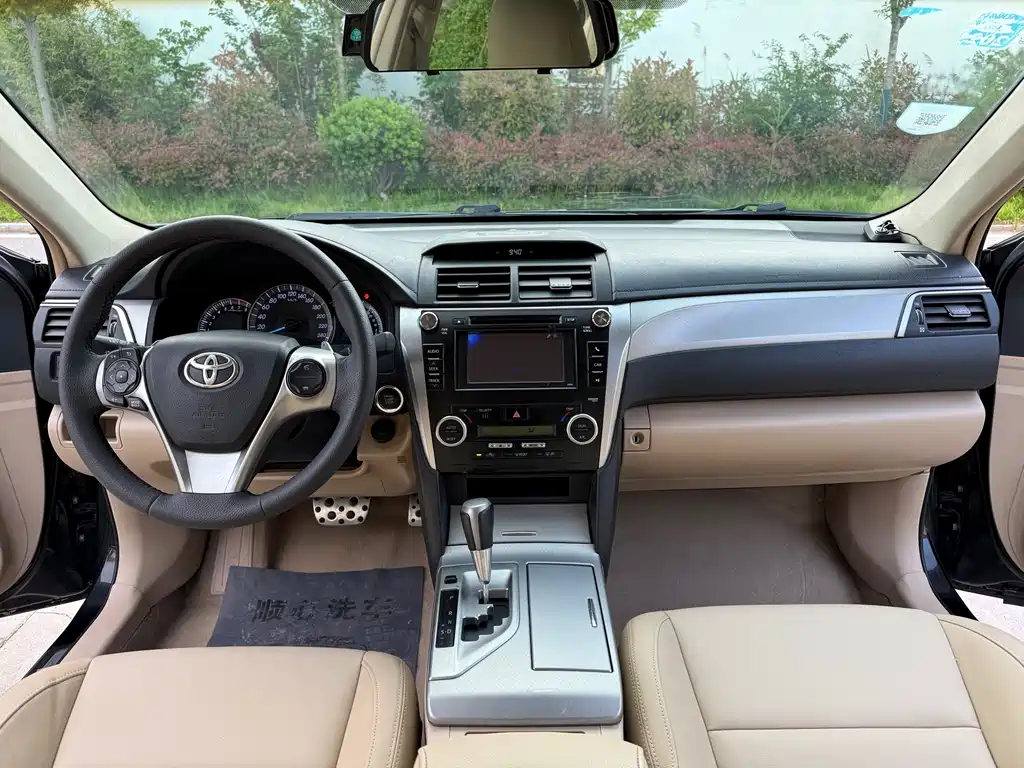 Toyota Camry 2012 — фото 5