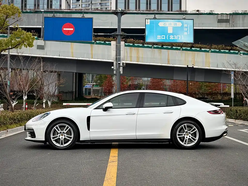 Porsche Panamera 2018 — фото 3