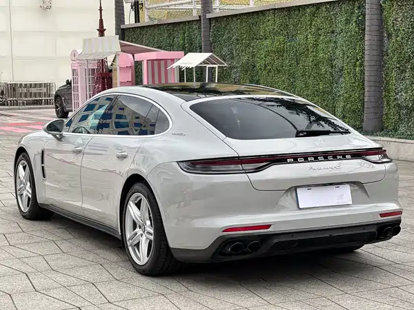 Porsche Panamera 2023