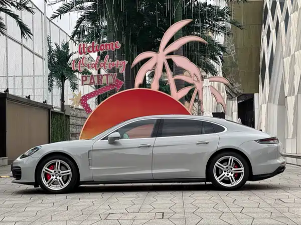 Porsche Panamera 2023