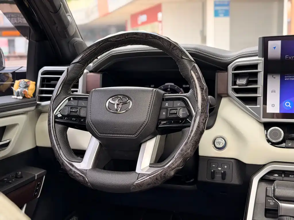 Toyota Sequoia 2024 — фото 19