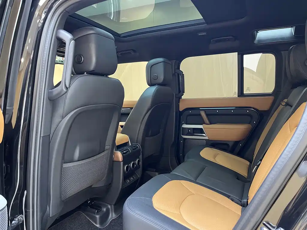 Land Rover Defender 2024 — фото 13