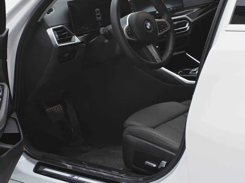 BMW 3 Series 2023 — фото 19