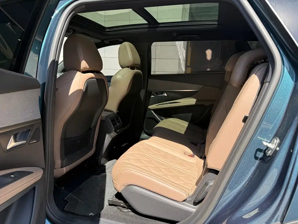 Peugeot 5008 2017 — фото 10