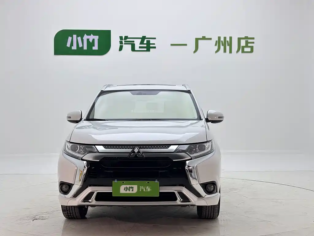 Mitsubishi Outlander 2023 — фото 4