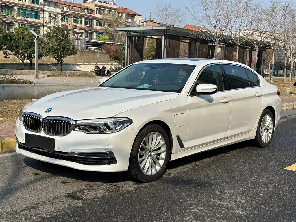 BMW 5 Series New Energy 2020 — фото 1