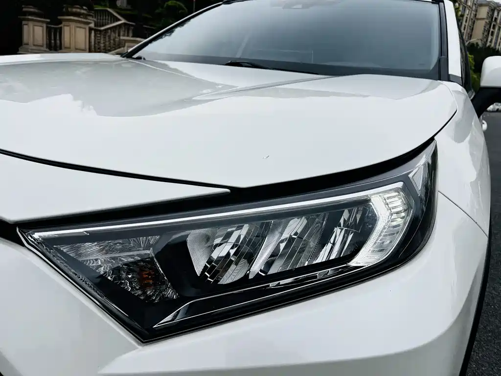 Toyota RAV4 2020 — фото 9