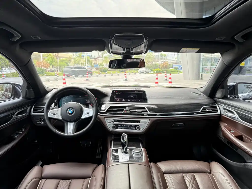 BMW 7 Series 2020 — фото 12