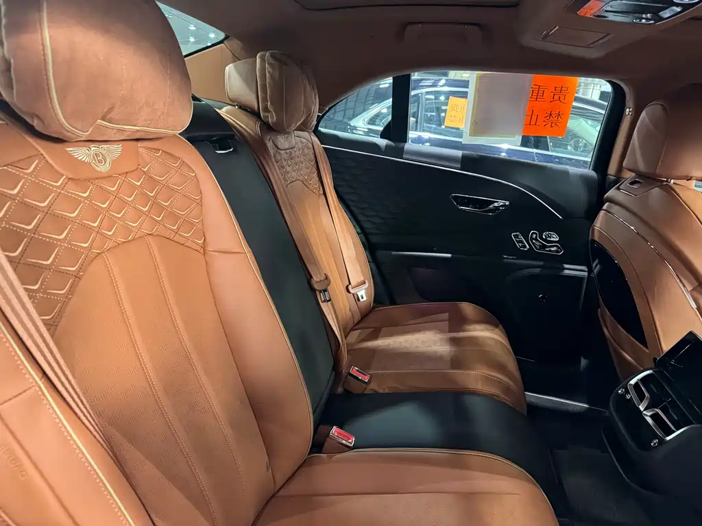 Bentley Flying Spur — фото 7
