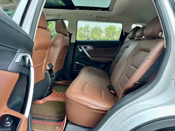 Geely Boyue 2021