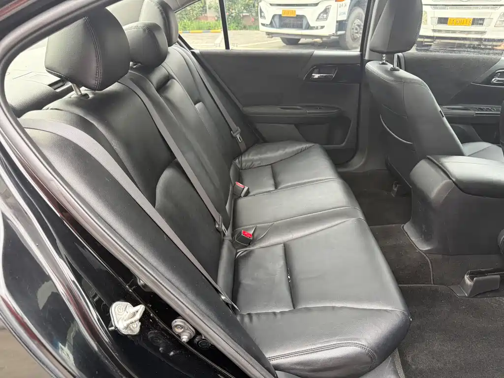 Honda Accord 2017 — фото 14