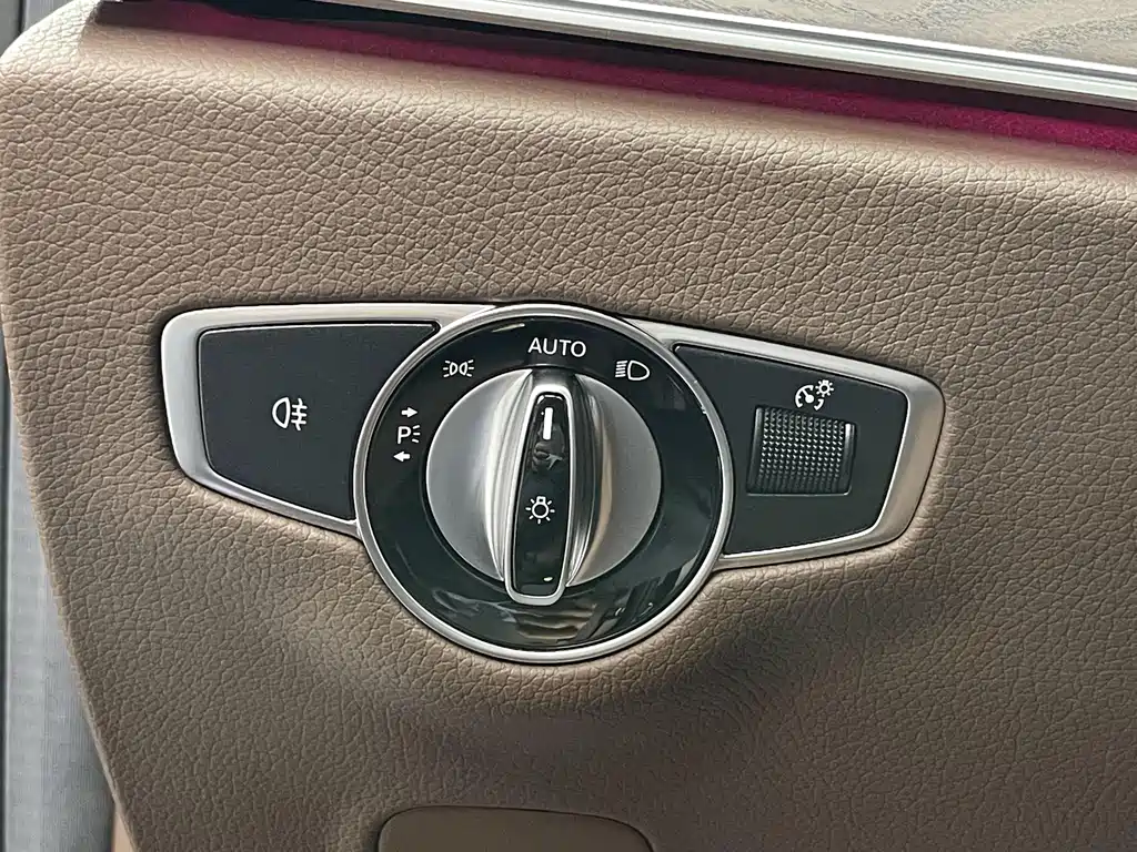 Mercedes-Benz E-Class 2023 — фото 29