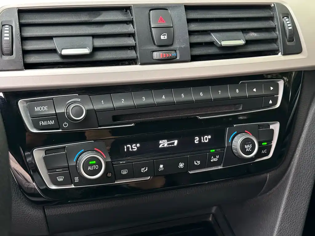 BMW 3 Series 2016 — фото 11