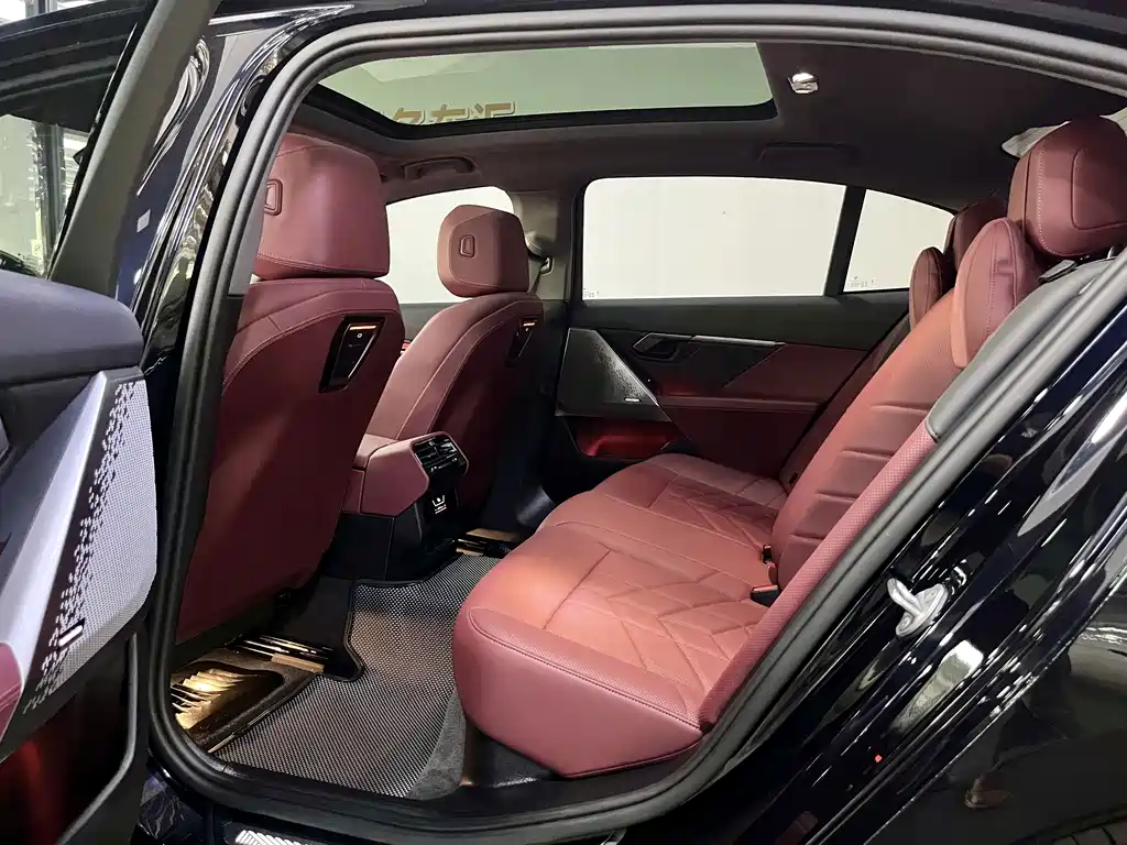 BMW 5 Series 2025