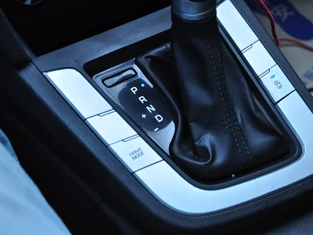 Hyundai Elantra 2019 — фото 14