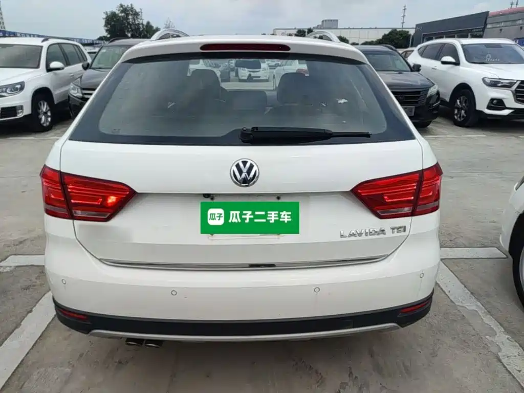 Volkswagen Cross Lavida 2015