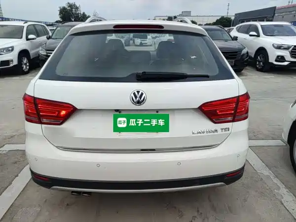 Volkswagen Cross Lavida 2015
