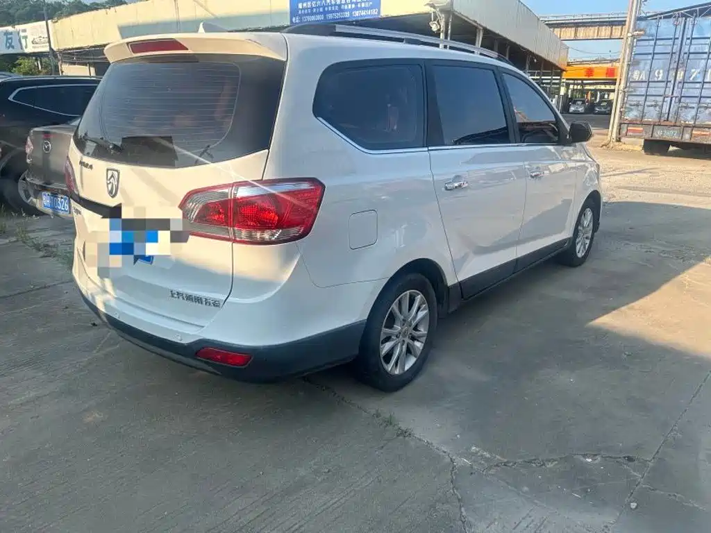 Baojun 730 2015