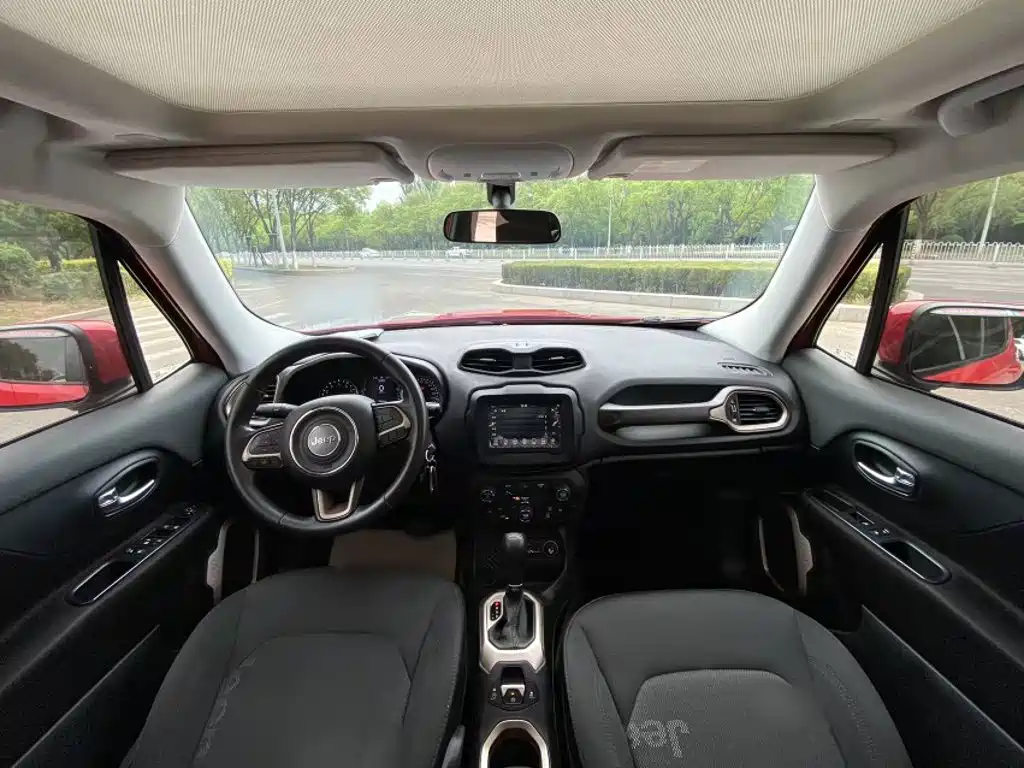 Jeep Renegade 2019 — фото 9