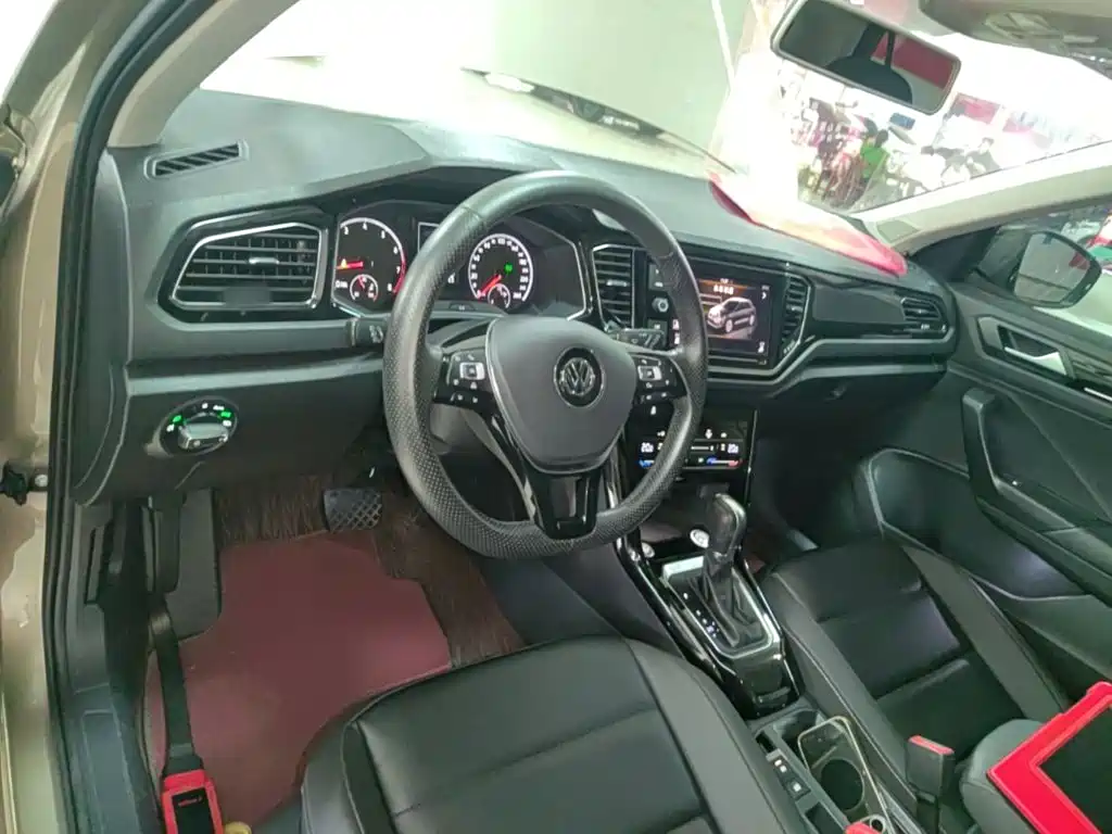 Volkswagen T-Roc 2019 — фото 10