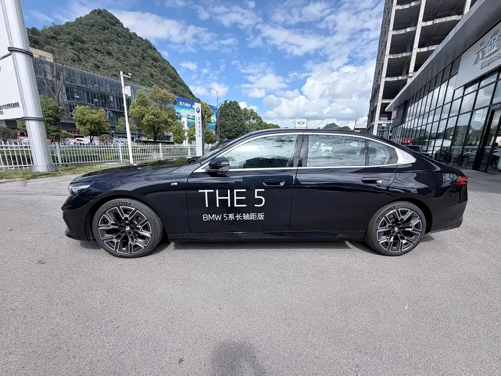 BMW 5 Series 2025