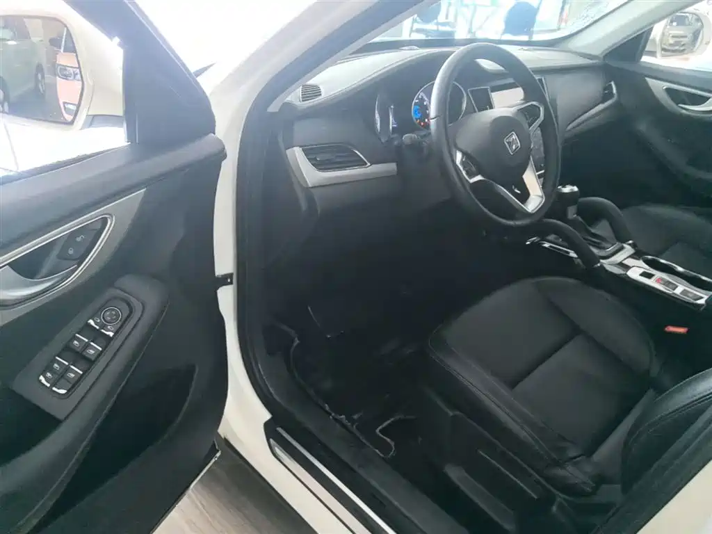 Zotye SR7 2016 — фото 16