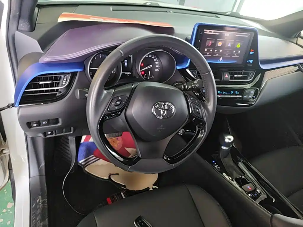 Toyota C-HR 2020 — фото 11