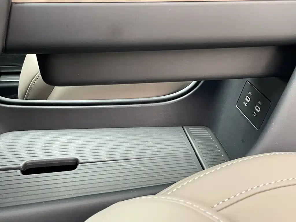 Volvo XC70 PHEV 2025 — фото 14