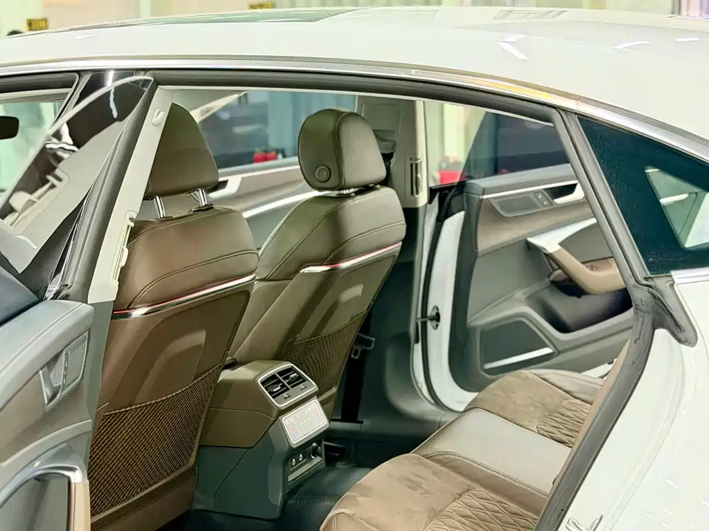 Audi A7L 2023 — фото 10