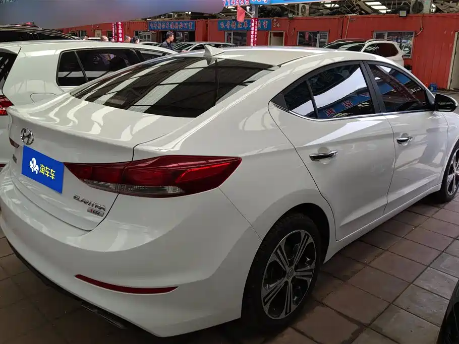 Hyundai Elantra 2019 — фото 3