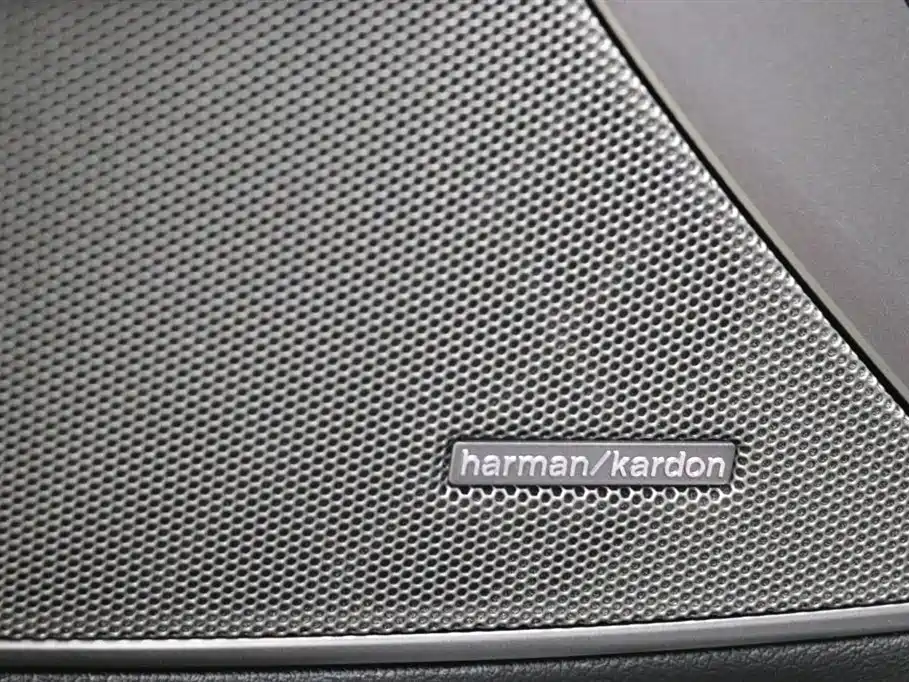 BMW 3 Series 2025 — фото 11