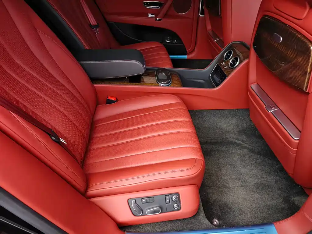 Bentley Flying Spur 2015 — фото 11