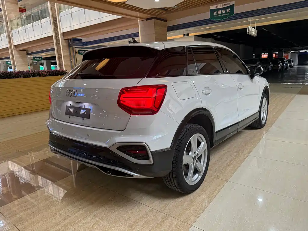 Audi Q2L 2023