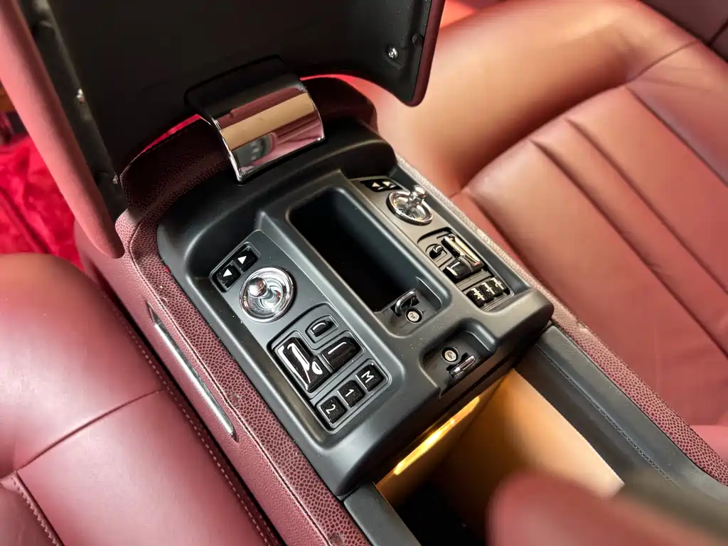 Rolls-Royce Phantom 2015 — фото 16
