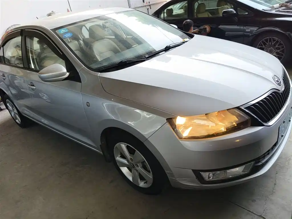 Skoda Rapid 2014 — фото 4