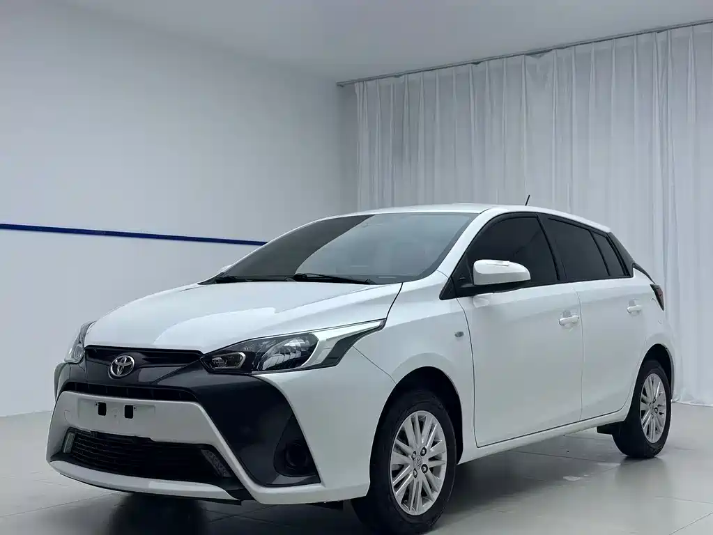 Toyota Yaris L 2022