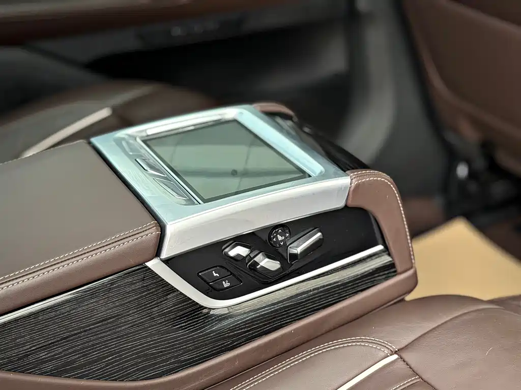 BMW 7 Series 2019 — фото 13