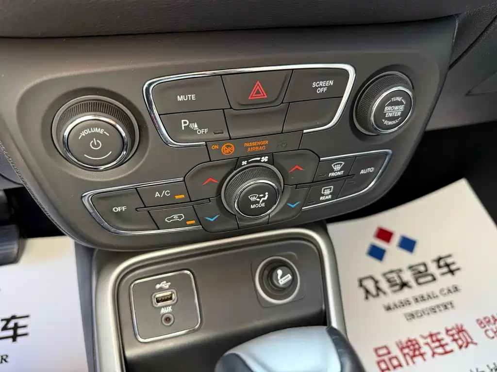 Jeep Compass 2018 — фото 12