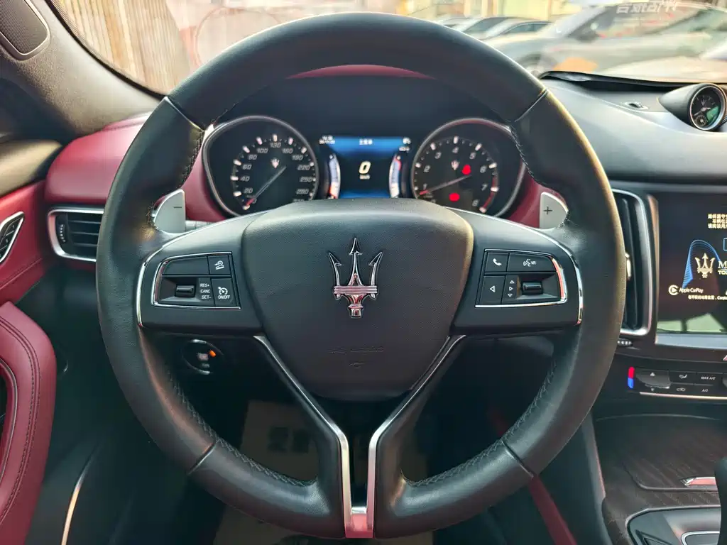 Maserati Levante 2017 — фото 10
