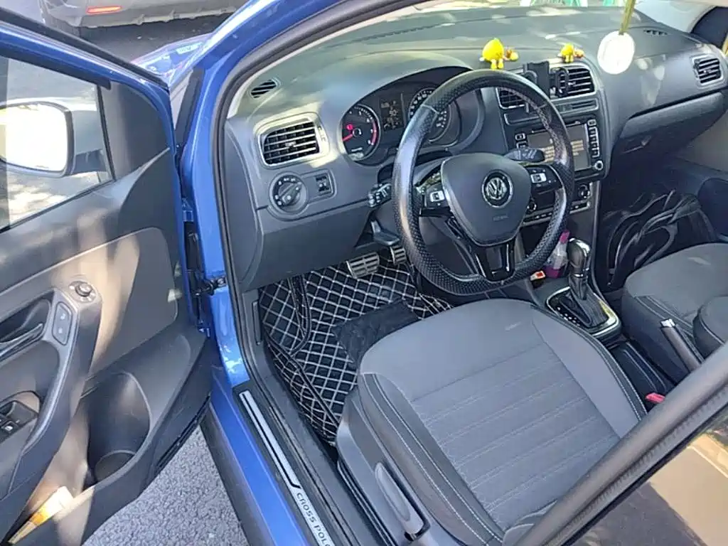 Volkswagen Polo 2015 — фото 16