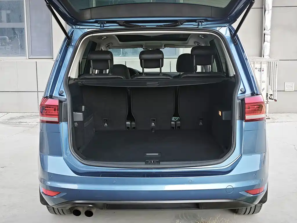 Volkswagen Touran 2018 — фото 11
