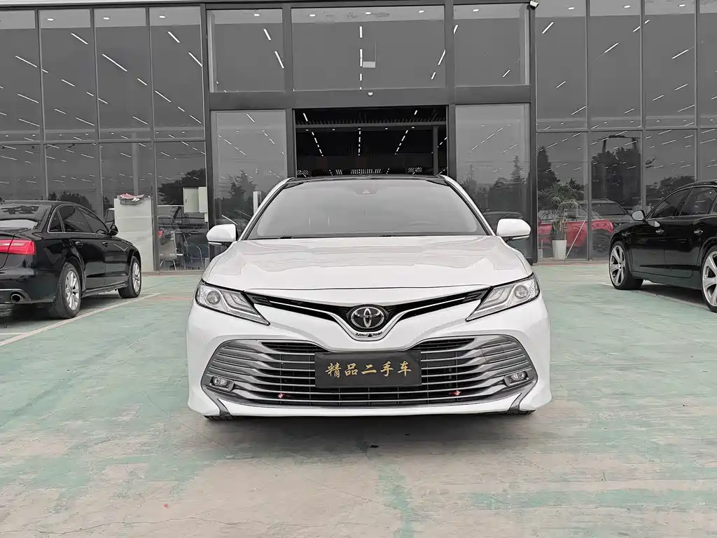 Toyota Camry 2021 — фото 2